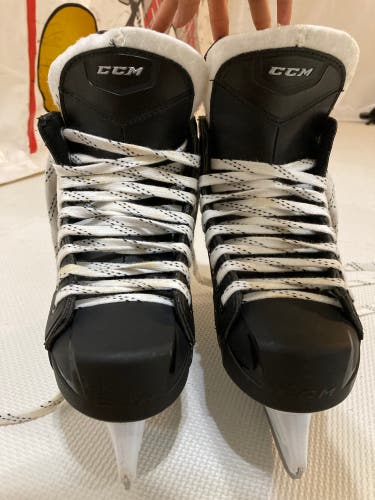 CCM Size 4 Tacks 1052 Hockey Skates