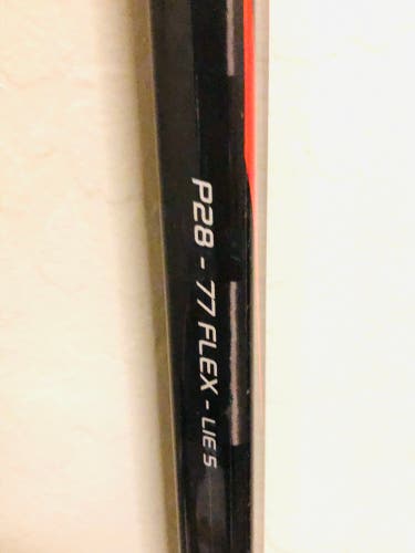 Senior Right Handed P28 Vapor FlyLite Hockey Stick