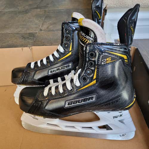 New/Used Bauer Supreme 2S Hockey Skates Size 6.5 ** ONLY worn twice in practice