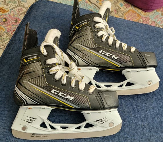 Youth Used CCM Tacks 9060 Hockey Skates Regular Width Size 1.5