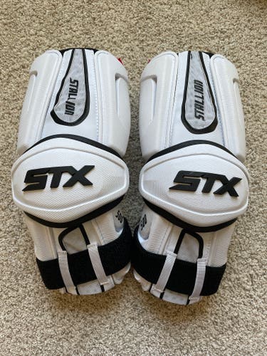 Used Medium STX Stallion 500 Arm Guards