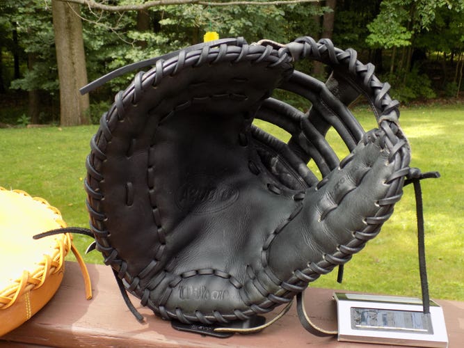 Used Wilson Left Hand Throw First Base A2000 Baseball Glove 12"