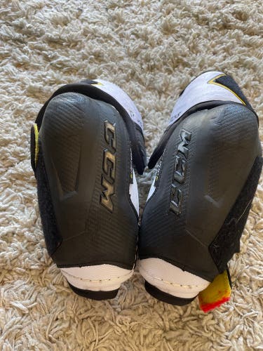Small CCM  Super Tacks Elbow Pads