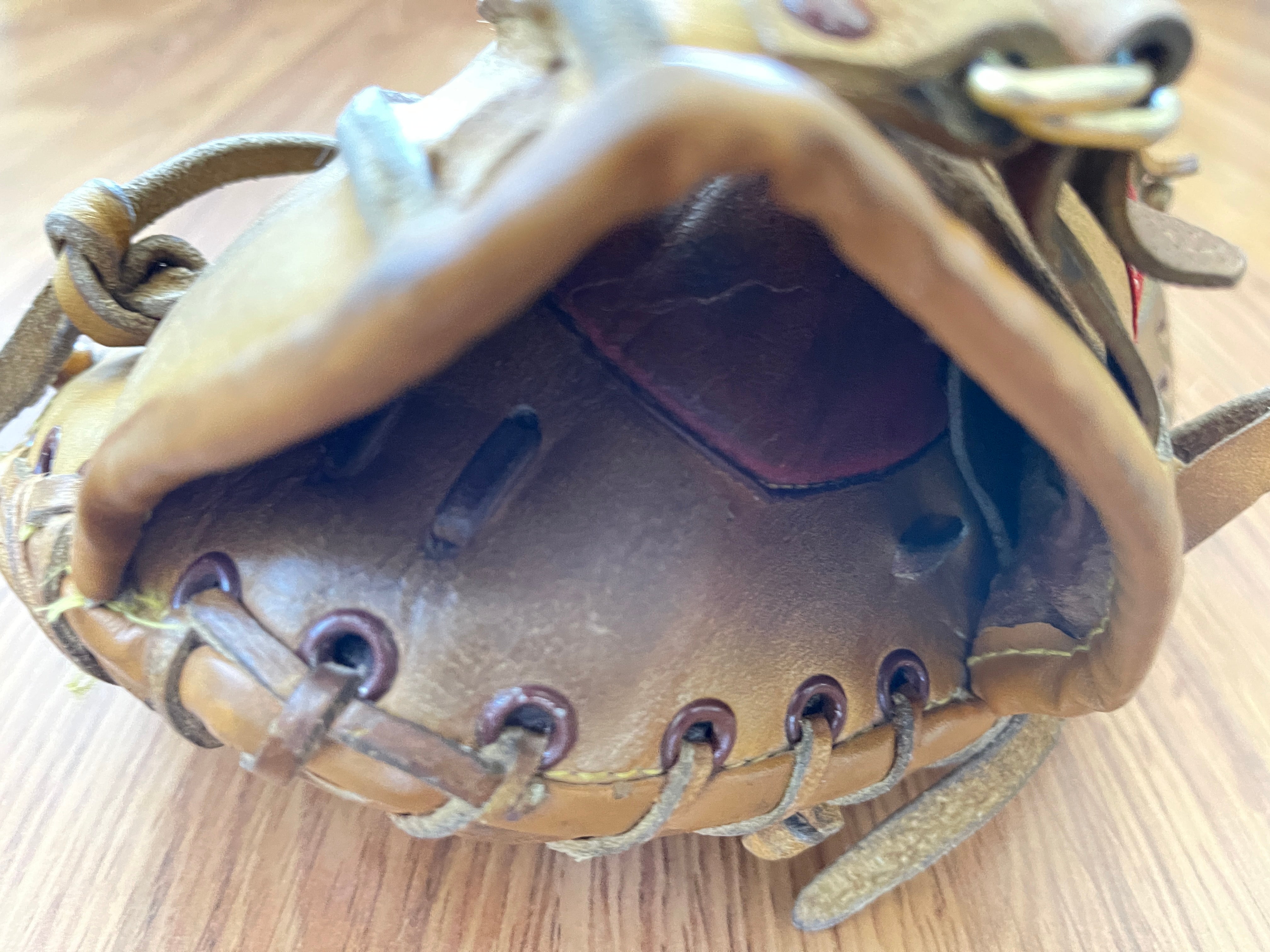 Lance Parrish Signed Black Baseball Catchers Glove at 's Sports  Collectibles Store