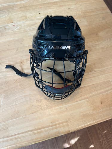 Brand New Medium Bauer Pro Stock Re-Akt 150 Helmet (with Free CCM Large cage attached)