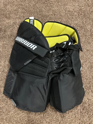 Warrior Intermediate L/XL goalie pants - New