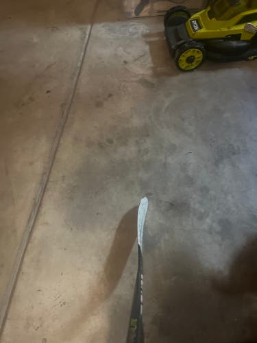 Left Hand P28  Vapor Hyperlite Hockey Stick