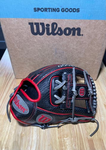 New Wilson 11.5" A2000 Baseball Glove