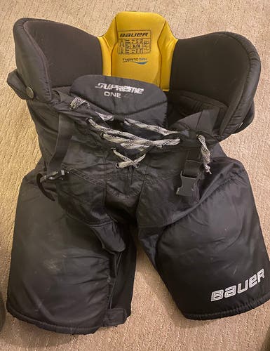 Bauer Supreme One40 hockey pants size M