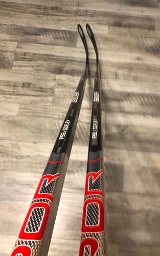 New 2 pack! 2x RH Hyperlite p92 50 flex hockey sticks