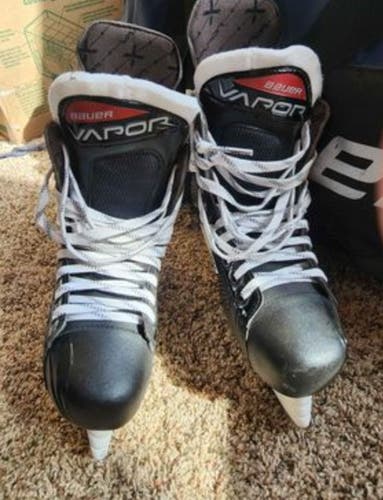 Senior New Bauer Vapor 3X Hockey Skates Regular Width Size 9.5