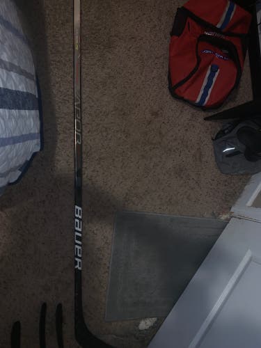 Senior Left Hand P28  Vapor Hyperlite Hockey Stick