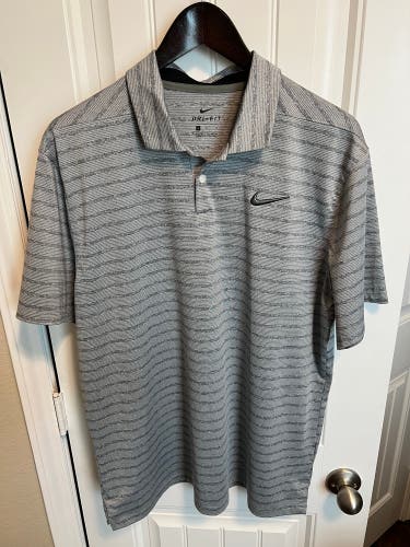 Men’s New without tags Large Green striped Nike Dri-Fit Golf Polo