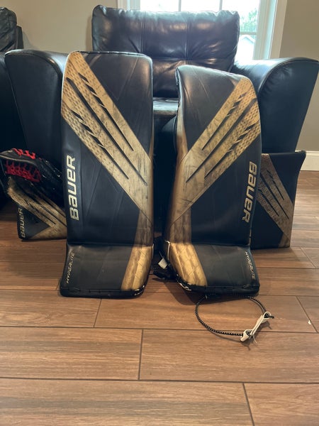 Bauer Hyperlite Senior XS 32+1 Black and Gold Vegas Colors