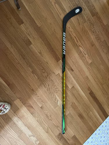 Junior Right Handed P92  Supreme UltraSonic Hockey Stick