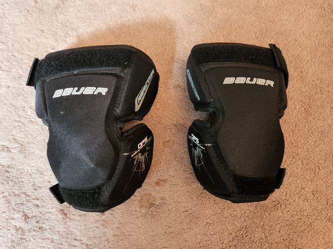 Used Bauer Reactor Knee Guard – Youth