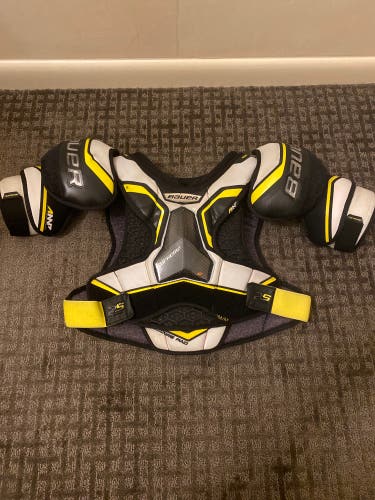 Used Bauer Supreme 2S Pro Senior Medium Shoulder Pads