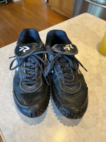 Ringor Pitching Toe Molded Cleats In Navy Blue