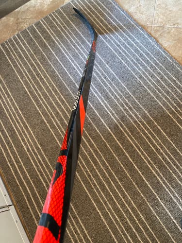 Senior Right Handed P92 Pro Stock Vapor FlyLite Hockey Stick