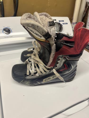Used Bauer Regular Width  Size 7 Vapor APX2 Hockey Skates
