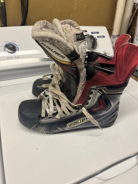 Used Bauer Regular Width Size 7 Vapor APX2 Hockey Skates