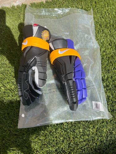 New Player's Nike 13" Vapor Elite Lacrosse Gloves