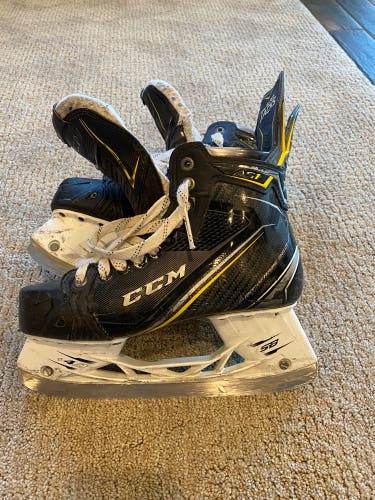 Used CCM Regular Width Size 7 Super Tacks AS1 Hockey Skates