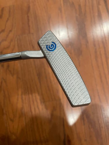 Men's New Cleveland Right Handed Mallet Huntington beach Putter Uniflex 35"