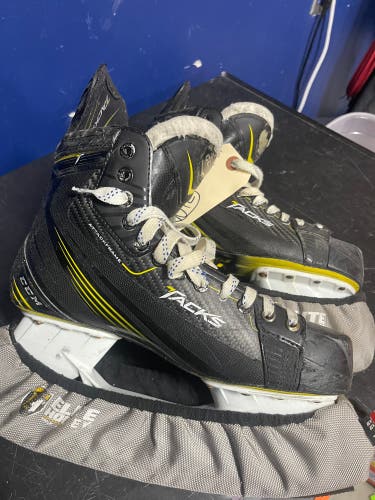 CCM TACKS skates