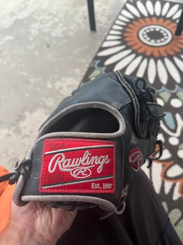 Used Right Hand Throw Rawlings Infield Heart of the Hide Baseball Glove 11.75"