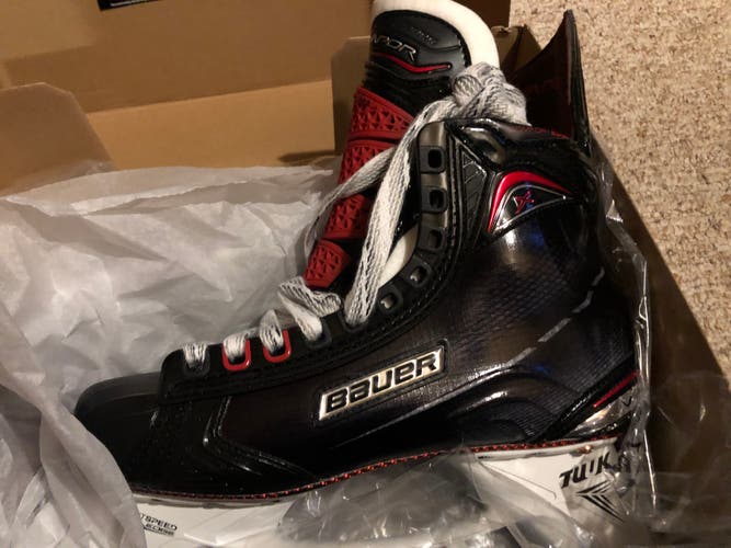 Senior New Bauer Vapor 1X Hockey Skates Regular Width Size 9 (Both Skates Included)