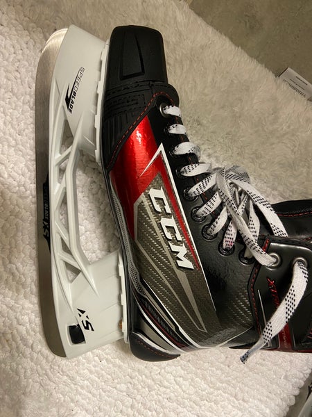 New CCM Regular Width Size 9.5 JetSpeed Xtra Hockey Skates