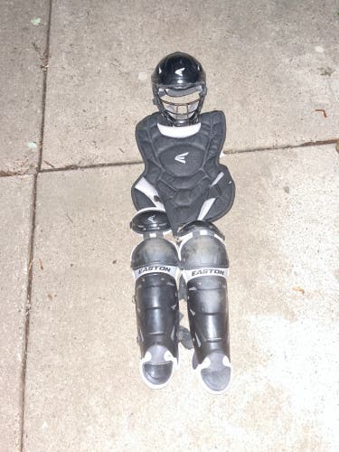 Easton Black Magic 2.0 Catcher's Set