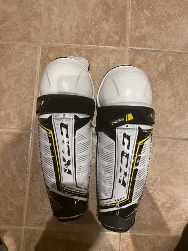 CCM  Super Tacks AS1 Shin Pads