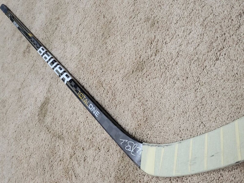 Evgeni Malkin Autographed Easton Synergy HTX Game Used Hockey Stick - BAS  COA