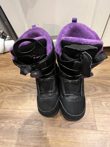 Used Women's Salomon PEARL BOA Snowboard Boots Size 9.5