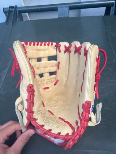 Rawlings pro preferred. Not broken in yet. Brand new.