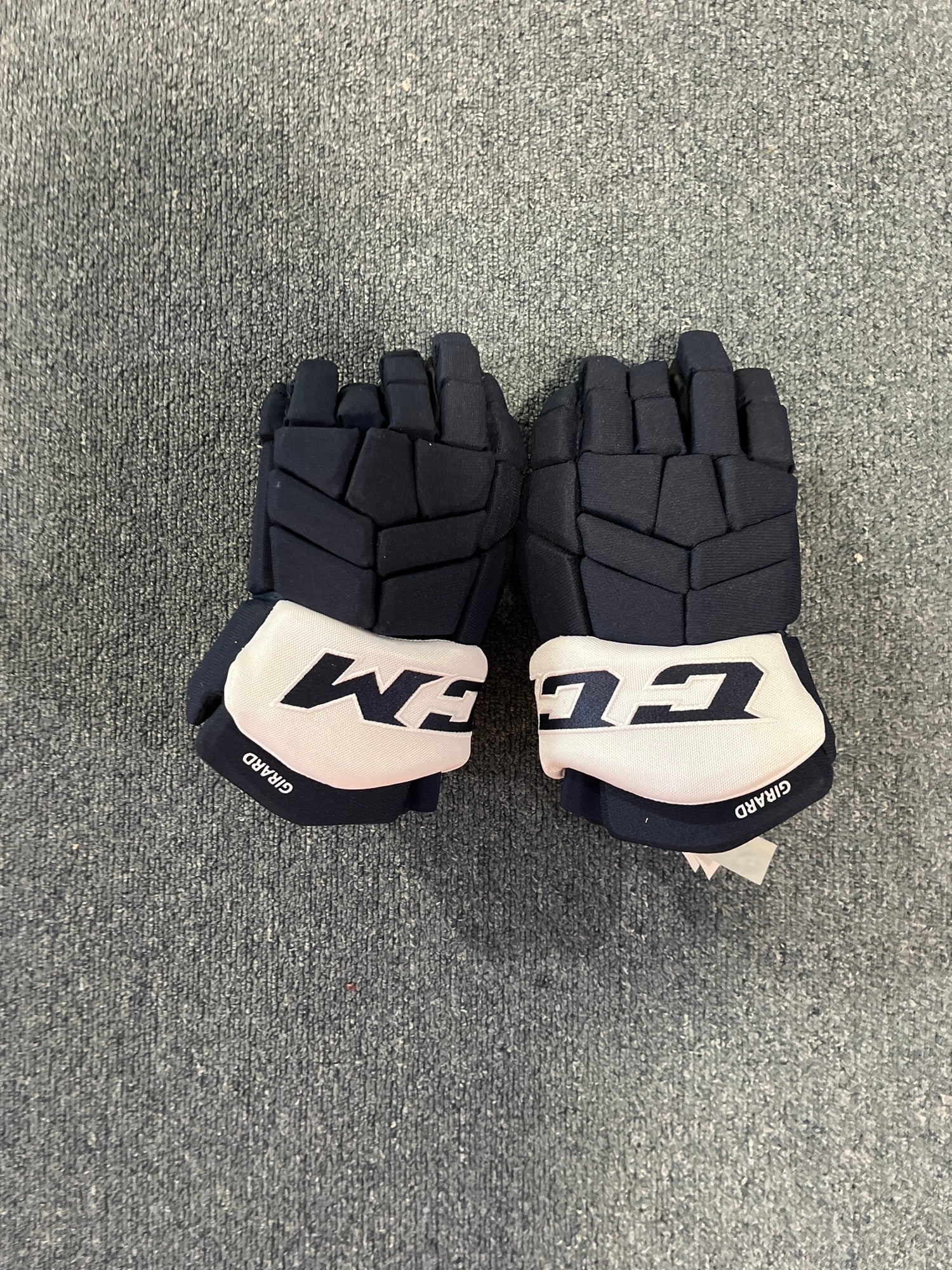 Colorado Avalanche: MacKinnon's Gloves Tease Nordiques Rumour