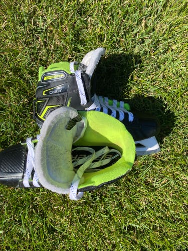 *USED LIKE NEW* Bauer Regular Width  Size 7.5 GSX Hockey Goalie Skates