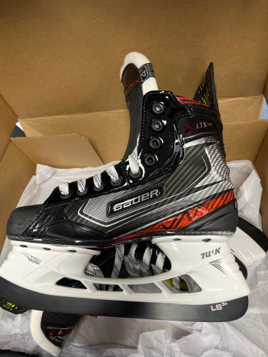 New Bauer Regular Width  Size 4 Vapor ltx pro+ Hockey Skates