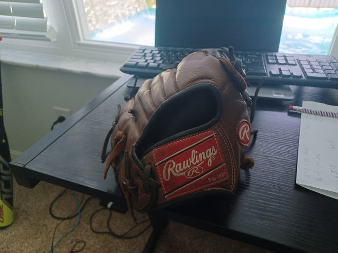 Used Rawlings Right Hand Throw Infield Player Preferred Baseball Glove 11.5"