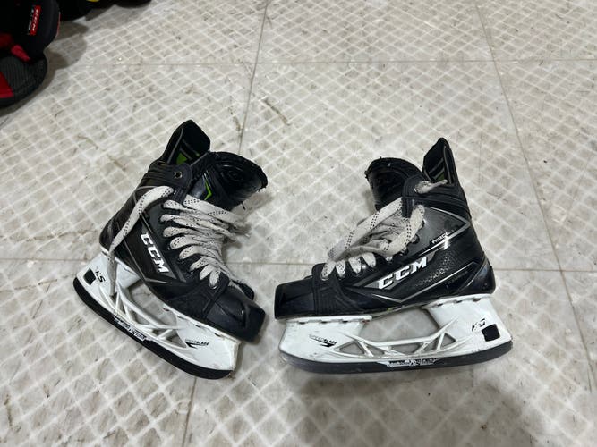 Used CCM Regular Width  Size 5.5 Ribcor 80K Hockey Skates