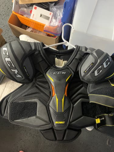 Used Medium CCM Tacks 9080 Shoulder Pads