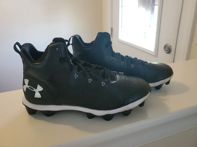 New Size 7.5 Under Armour Football Cleats