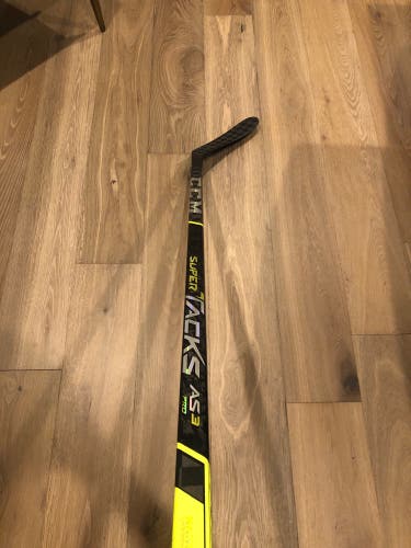Senior Right Handed P28  Super Tacks AS3 Pro Hockey Stick