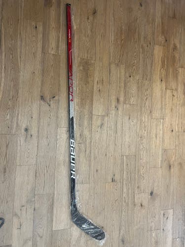 Senior Left Hand P28M Pro Stock Vapor Hyperlite Hockey Stick
