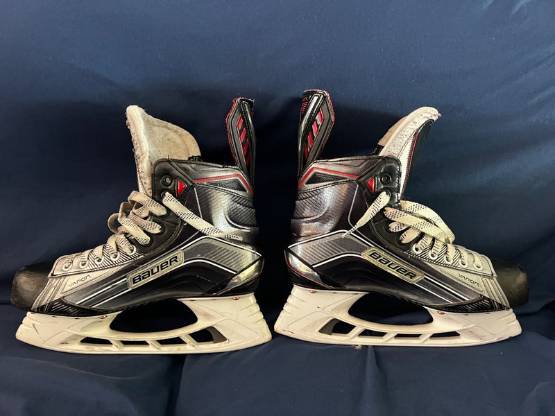 Used Bauer Regular Width Size 8.5 Vapor X900 Hockey Skates