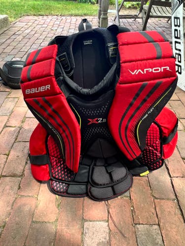 Used Small Bauer Vapor X2.9 Goalie Chest Protector