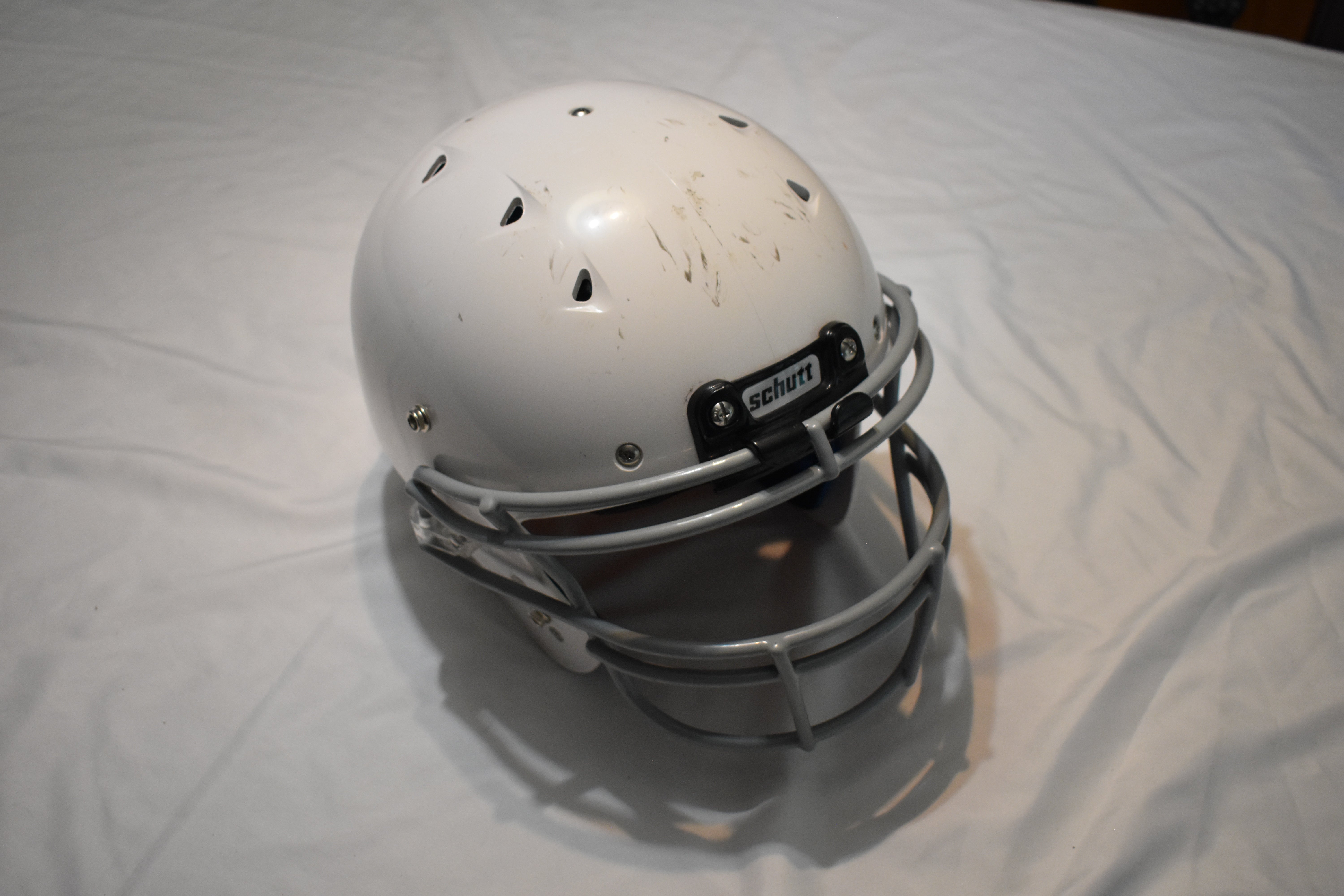 SCHUTT Youth Recruit R3 Size Large Football Helmet 798600 White