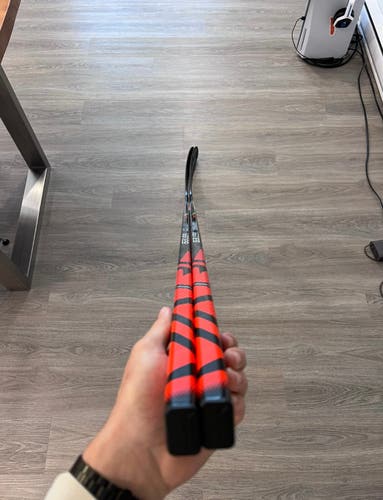 Senior Left Hand P92M Pro Stock Vapor FlyLite Hockey Stick